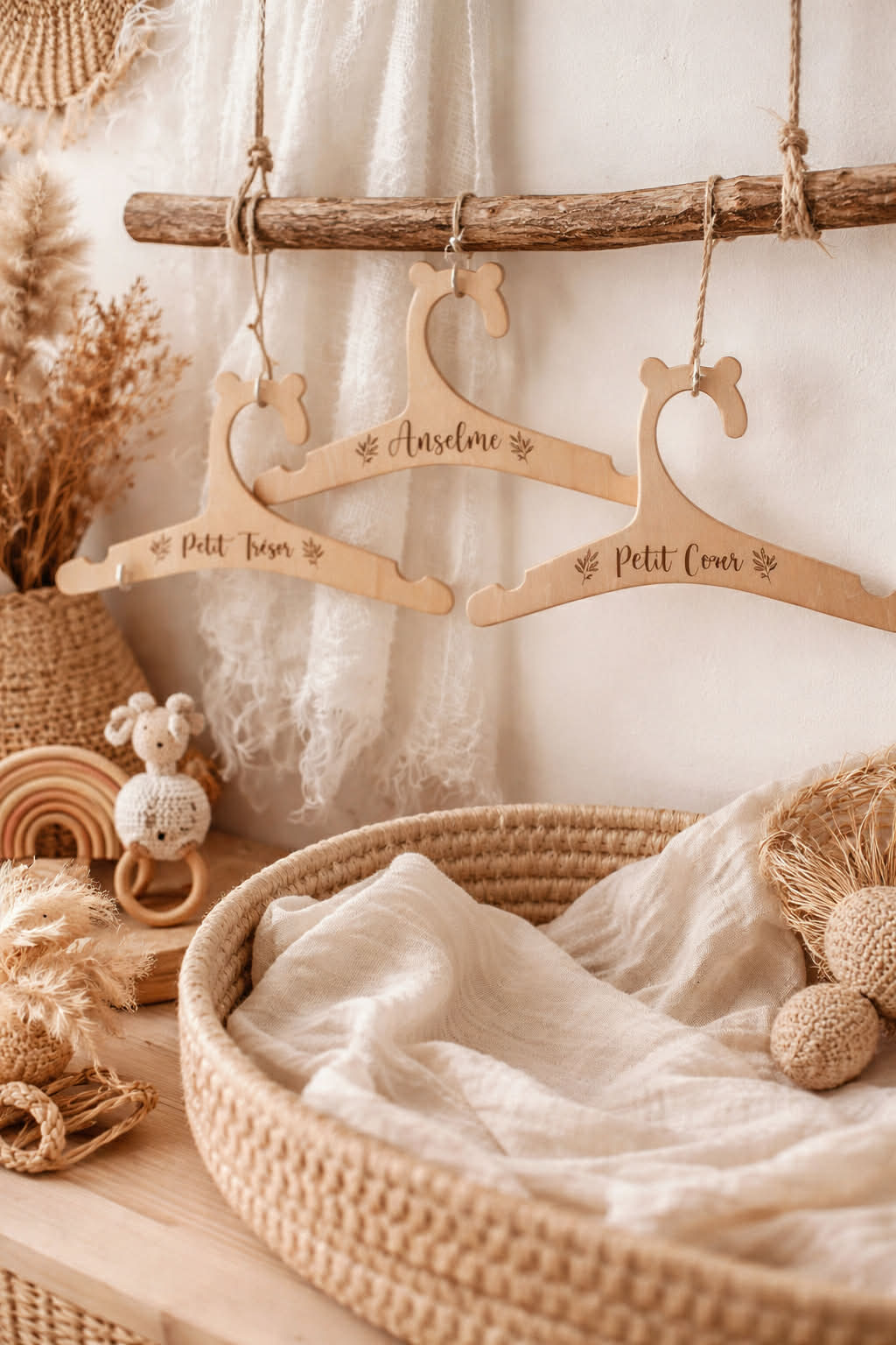 Cintre bébé personnalisé en bois – Lot de 3